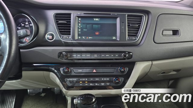 Kia Canival 2015 — photo 19