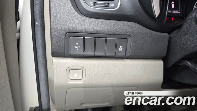 Kia Canival 2015 — photo 22
