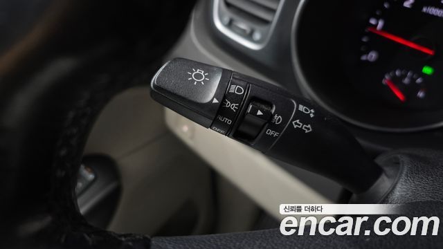 Kia Canival 2015 — photo 23