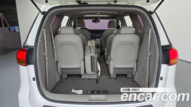 Kia Canival 2015 — photo 26