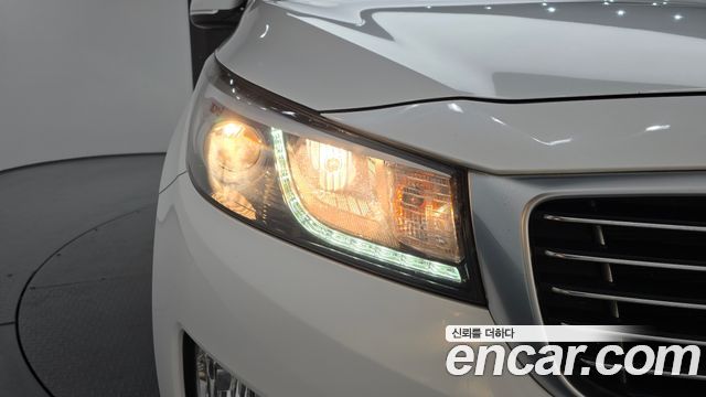 Kia Canival 2015 — photo 8
