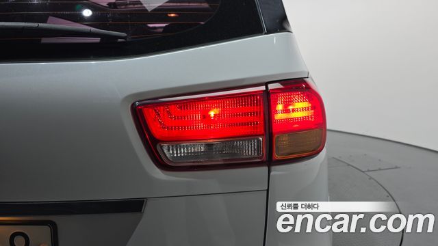 Kia Canival 2015 — photo 9