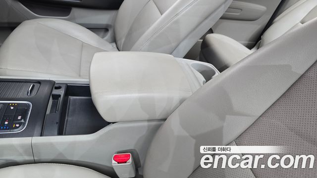 Kia Canival 2015 — photo 27