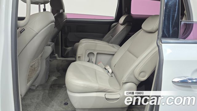 Kia Canival 2015 — photo 31
