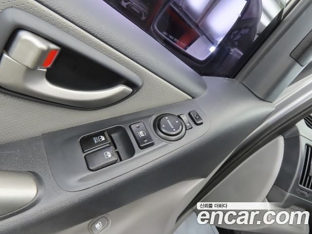 Hyundai Starex 2013 — photo 13