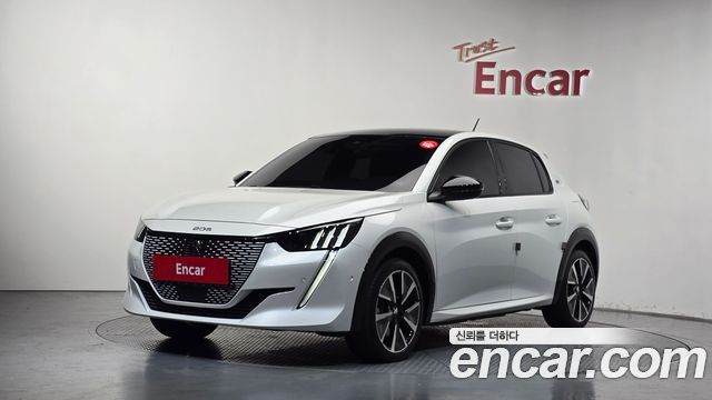Peugeot 208 2022 — photo 1
