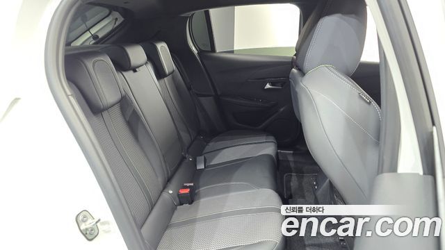 Peugeot 208 2022 — photo 17