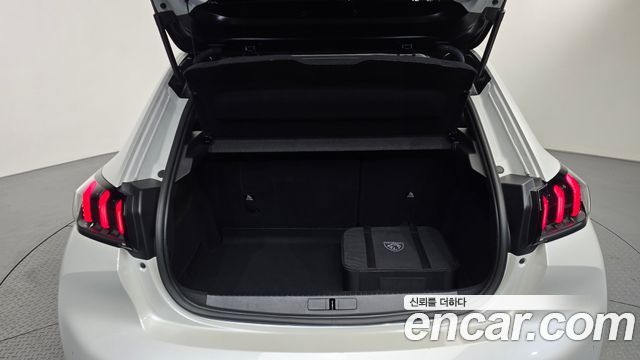 Peugeot 208 2022 — photo 21