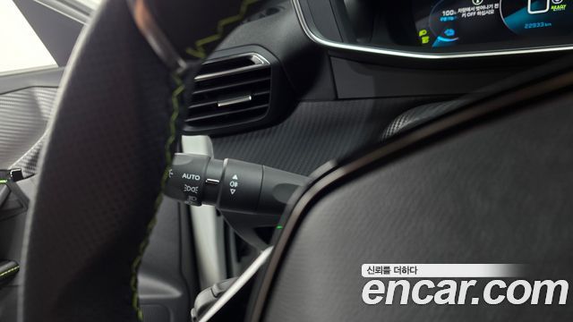 Peugeot 208 2022 — photo 25