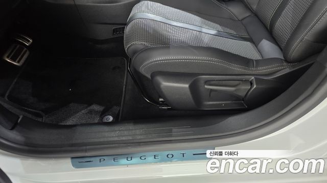 Peugeot 208 2022 — photo 26