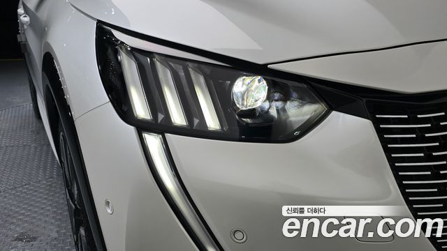 Peugeot 208 2022 — photo 8