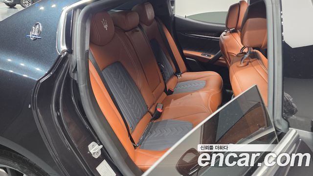Maserati Ghibli 2021 — photo 18