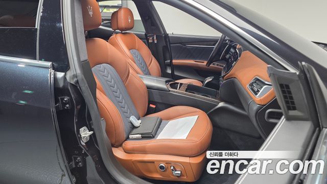 Maserati Ghibli 2021 — photo 16