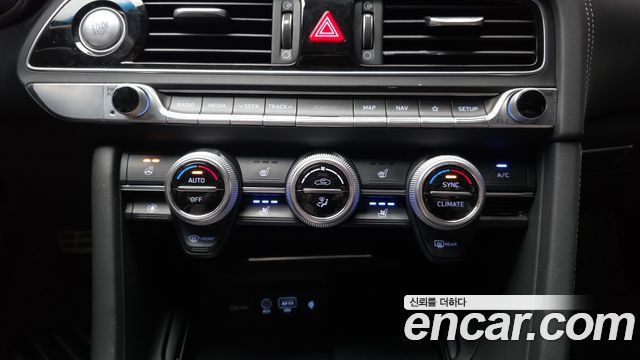 Genesis G70 2019 — photo 17