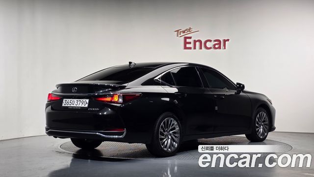 Lexus ES 2023 — photo 2