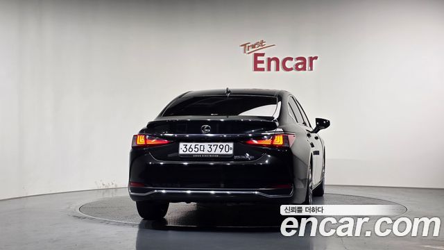 Lexus ES 2023 — photo 4