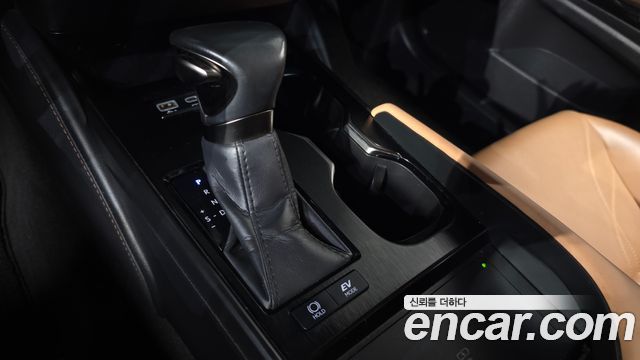 Lexus ES 2023 — photo 12