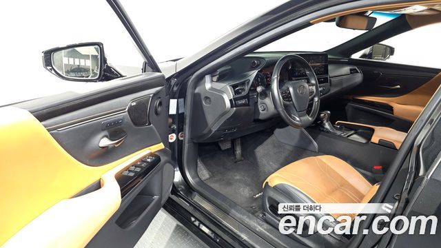 Lexus ES 2023 — photo 13