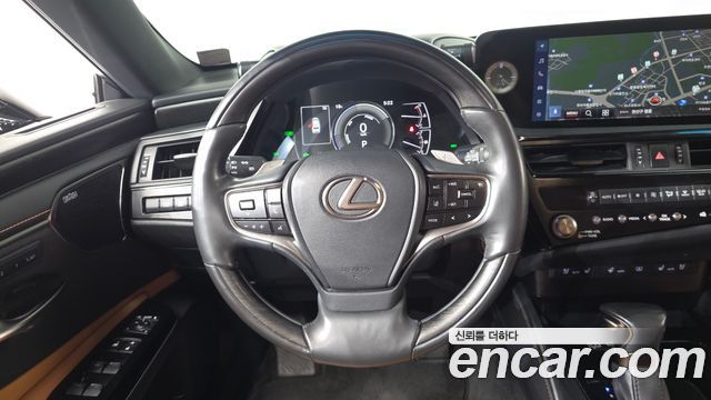 Lexus ES 2023 — photo 19