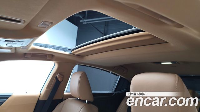 Lexus ES 2023 — photo 22
