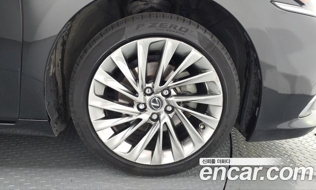 Lexus ES 2023 — photo 7