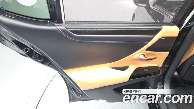 Lexus ES 2023 — photo 15