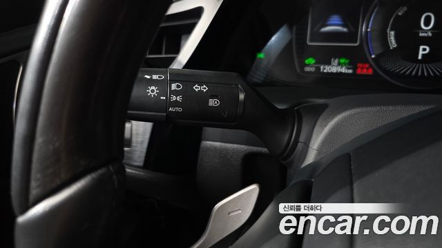 Lexus ES 2023 — photo 27