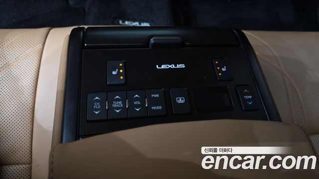 Lexus ES 2023 — photo 31
