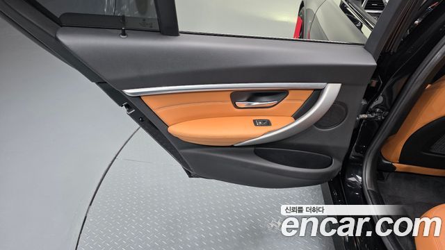 BMW 3-Series 2017 — photo 15