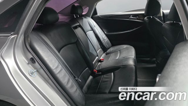 Hyundai Sonata 2012 — photo 17