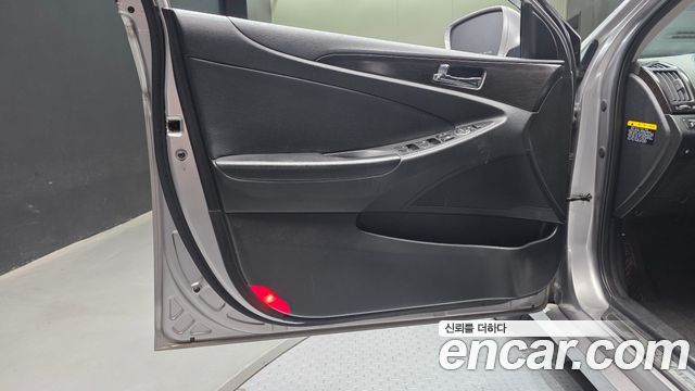 Hyundai Sonata 2012 — photo 14