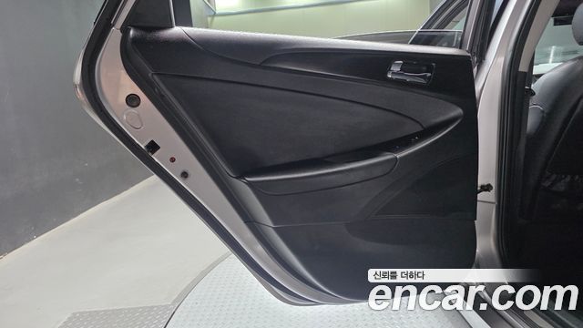 Hyundai Sonata 2012 — photo 15