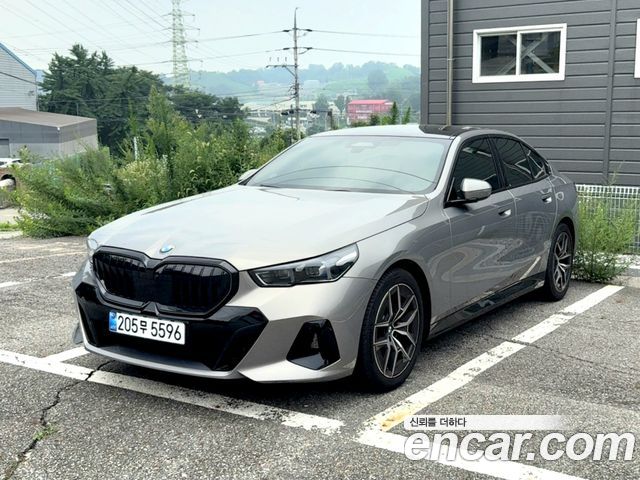 BMW 5-Series 2026 — photo 1