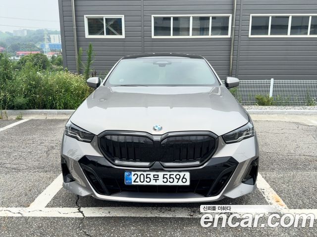 BMW 5-Series 2026 — photo 2