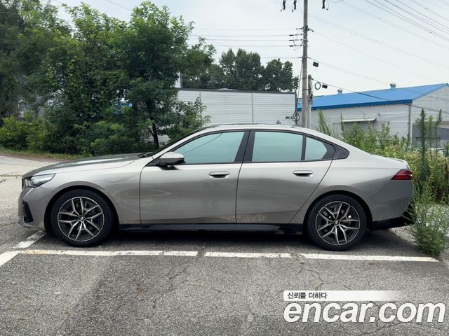 BMW 5-Series 2026 — photo 3