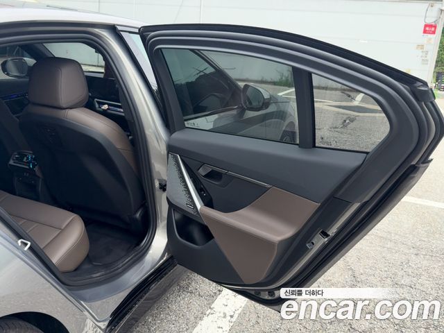 BMW 5-Series 2026 — photo 10