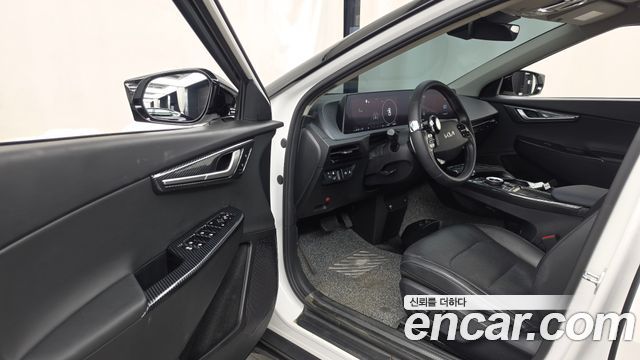 Kia EV6 2023 — photo 10