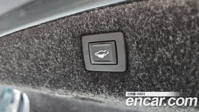 Cadillac CT6 2017 — photo 32