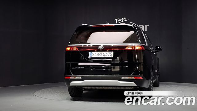 Kia Canival 2021 — photo 4
