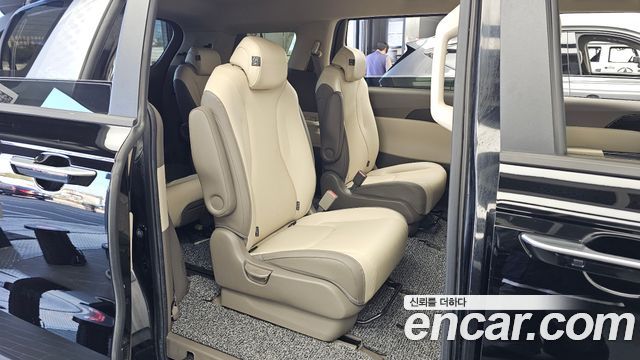 Kia Canival 2021 — photo 12