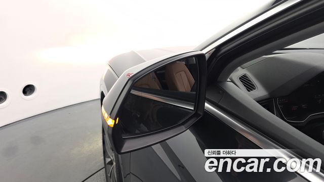 Audi Q5 2023 — photo 31