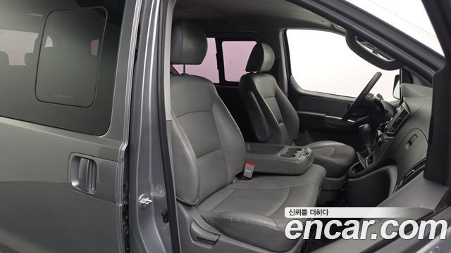 Hyundai Starex 2017 — photo 12