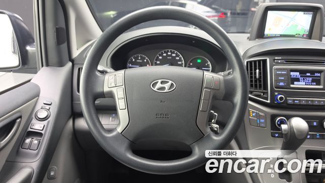 Hyundai Starex 2017 — photo 13