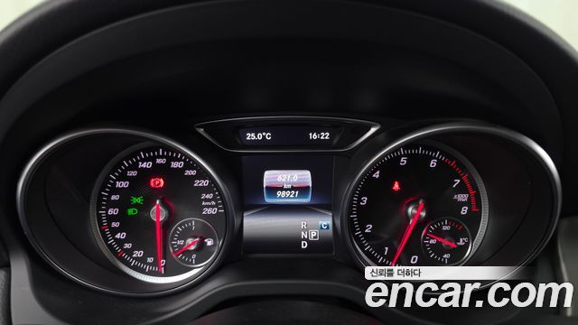 Mercedes-Benz GLA-Class 2019 — photo 11