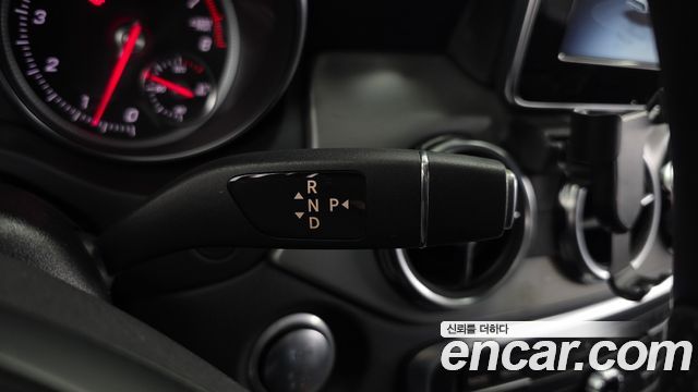 Mercedes-Benz GLA-Class 2019 — photo 12