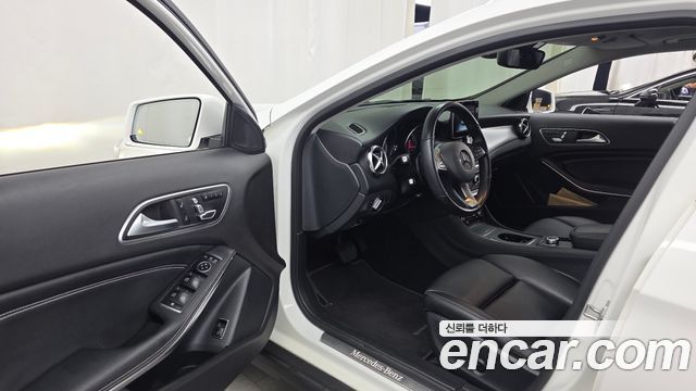 Mercedes-Benz GLA-Class 2019 — photo 13
