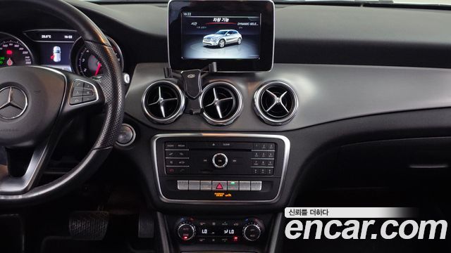 Mercedes-Benz GLA-Class 2019 — photo 20