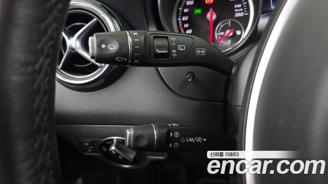 Mercedes-Benz GLA-Class 2019 — photo 23