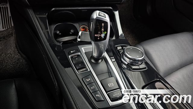 BMW 5-Series 2016 — photo 9