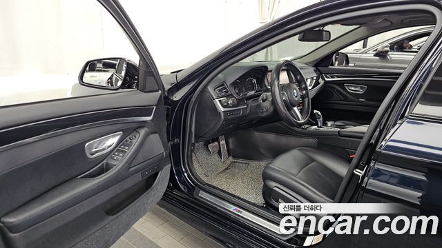 BMW 5-Series 2016 — photo 10